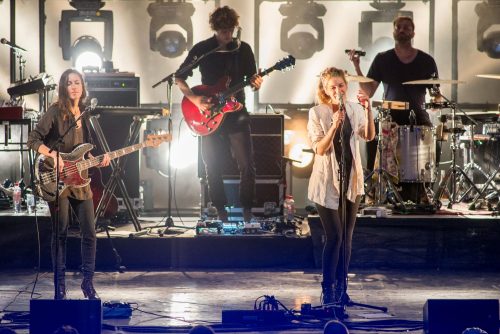 Boy - Deutschland, Schweiz, Australien
Support: Husky
Boy ist ein Musikduo, das aus der Zürcher Sängerin Valeska Steiner und der Hamburger Musikerin Sonja Glass besteht.
Gesang & Gitarre - Valeska Steiner
Bass & Gesang - Sonja Glass
Gitarre - Deniz Erarslan
Keyboard - Taco van Hettinga
Schlagzeug - Marcel Römer
Percussions - Benedikt Schnermann
*** Local Caption ***
Foto: VIADATA Photo | Holger John
Rückfragen unter: 01723590267
Das Bild ist honorarpflichtig. Honorar zuzügl. 19% Umsatzsteuer an:
Holger John
Stollenweg 32
06179 Teutschenthal / OT Langenbogen
Commerzbank AG
IBAN: DE80 8204 0000 0154 0400 00
BIC: COBADEFFXXX
St.Nr.: 156 236 05113
DE205013091